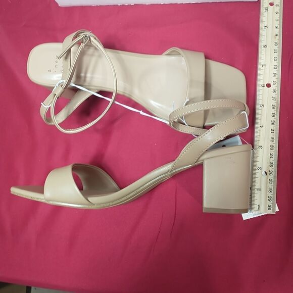 A New Day Brand Woman's SZ 11 Tan. - Picture 8 of 8